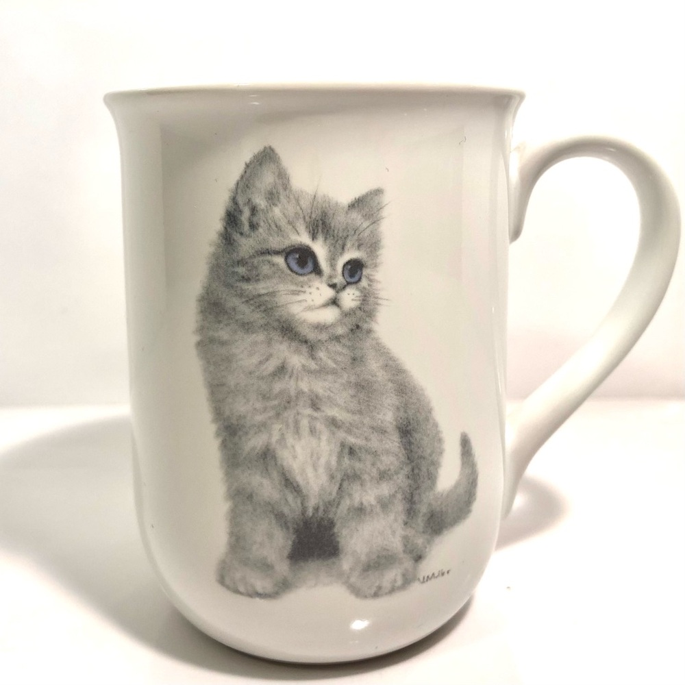 Vintage Otagiri White Mug with grey kitty. Signed.